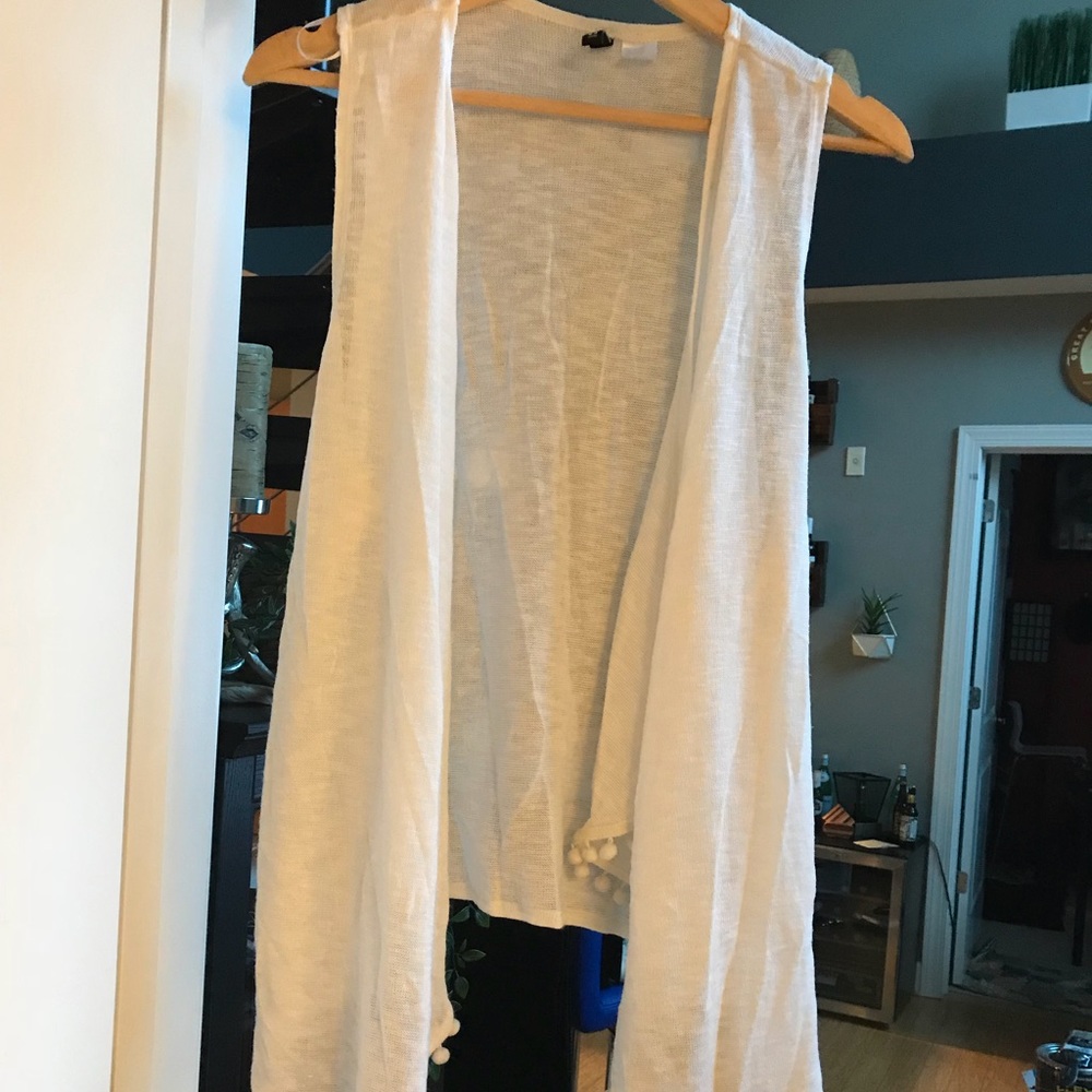 Vest cardigan with frills